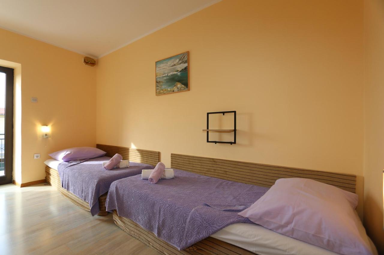 Villa House Zbasnik à Klimno Extérieur photo